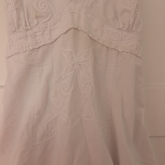 Elegant Whimsical White Embroidered Dress Size Large - Picture 4 of 10